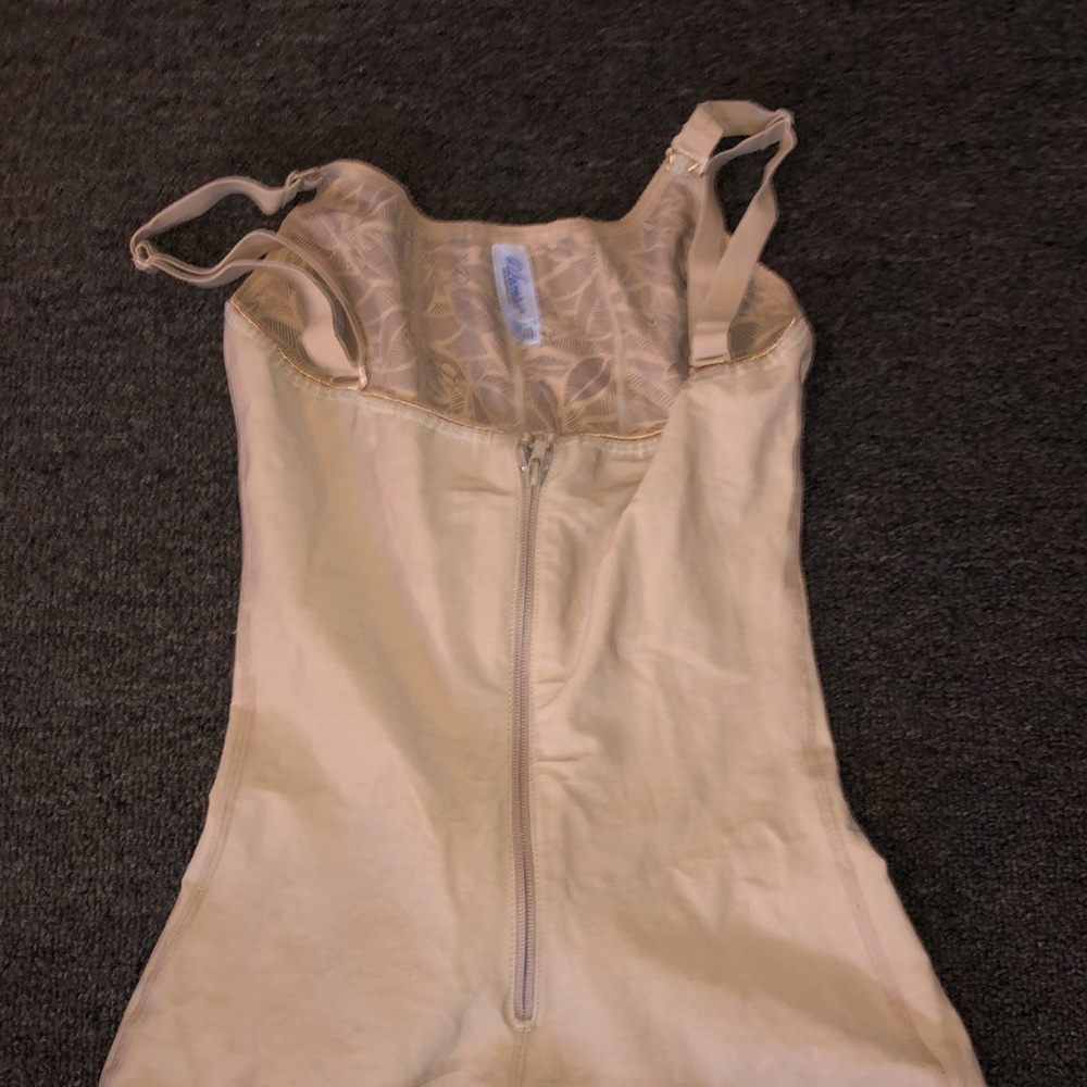 Leonisa  body shaper